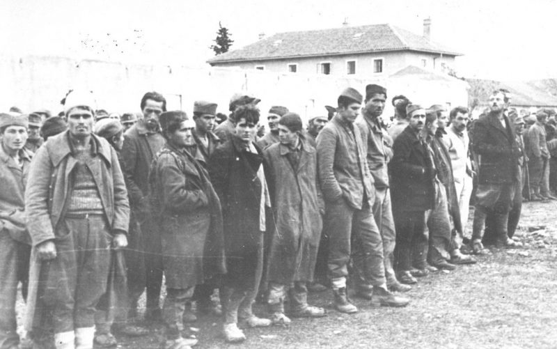 Пленные немцы, четники и усташи после боя за Книн. 1944 год.