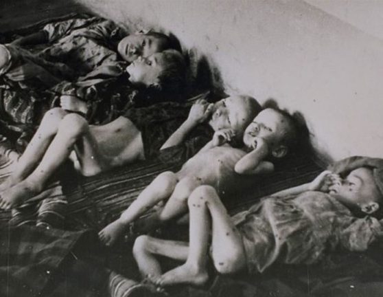 Дети в лагере в Сисак. 1942 г. 