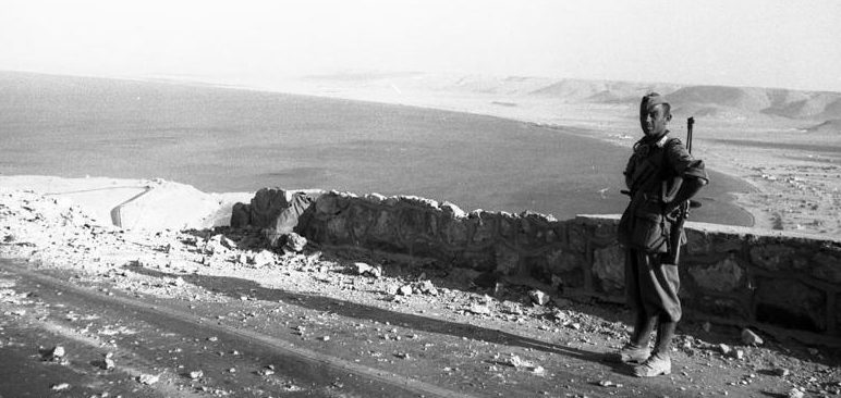 Дорожный пост в Северной Африке. Август 1942 г.