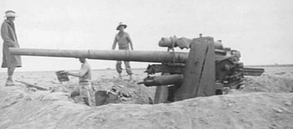 88-мм орудие FlaK 36, которое использовалось в качестве противотанкового орудия у Эль-Аккакира. Египет. 1942 г. 