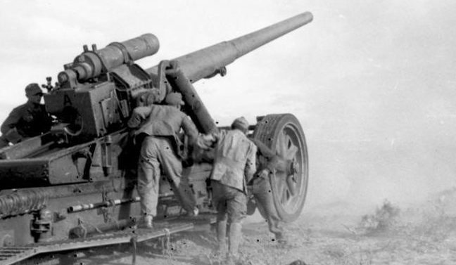 Расчет орудия в Тунисе. Январь 1943 г. 