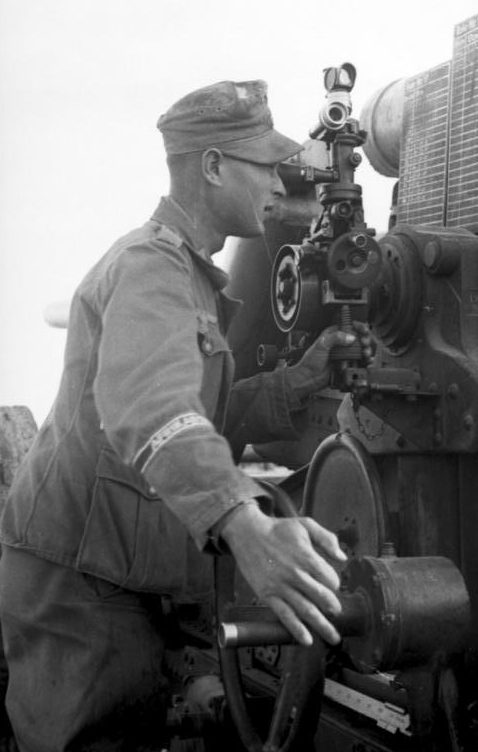 Расчет орудия в Тунисе. Январь 1943 г. 