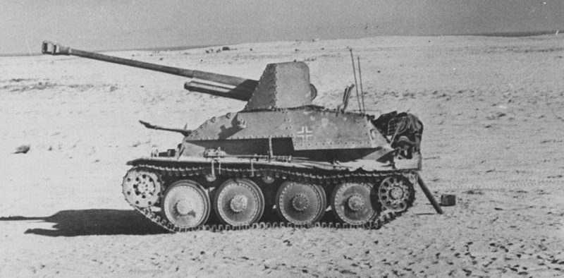 Советское 7,62-см орудие, установленное на шасси чешского танка Panzer 38 (t), использовалось немцами, пока они не оставили его при отступлении в пустыне. Январь 1943 г.
