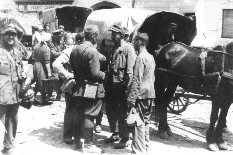 Душан Драгович в лагере пленных четников в Зидан-Мосте. Май 1945 г.