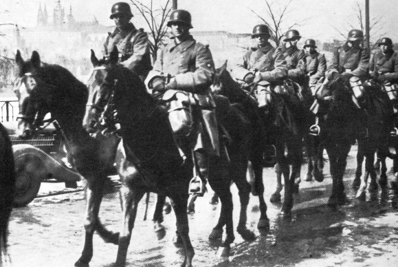 Немецкая оккупация Богемии и Моравии - вход немецкой кавалерии в Прагу. 15 марта 1939 г. 