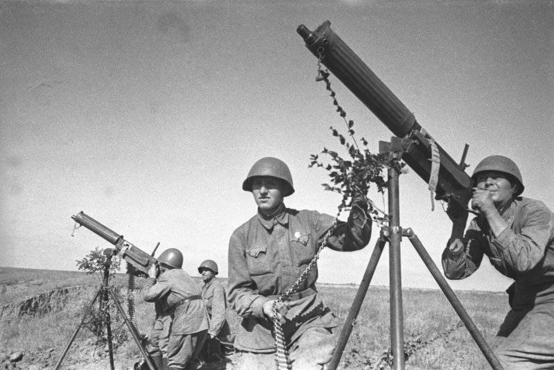 Пулемет «Максим» на зенитной треноге. 1939 г. 