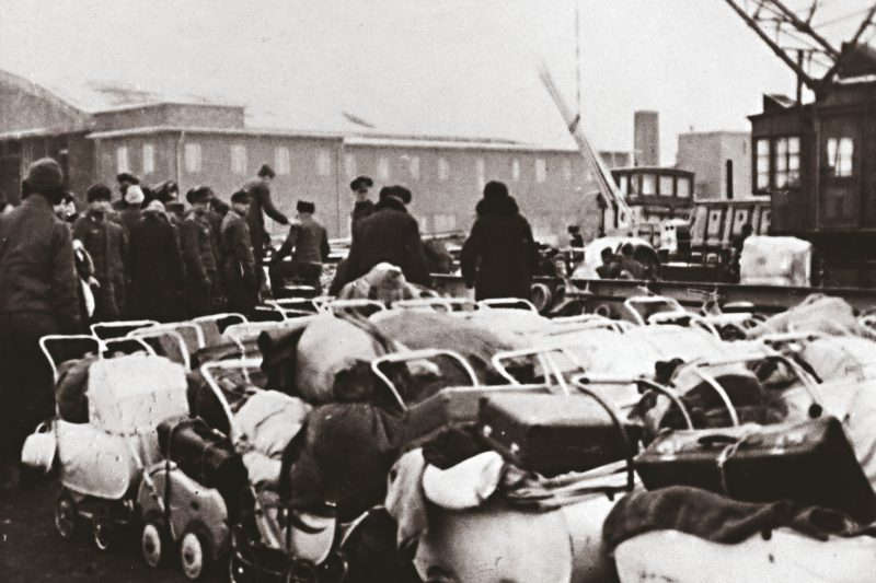 Восточно-прусские беженцы в порту Пиллау. 26 января 1945 г.