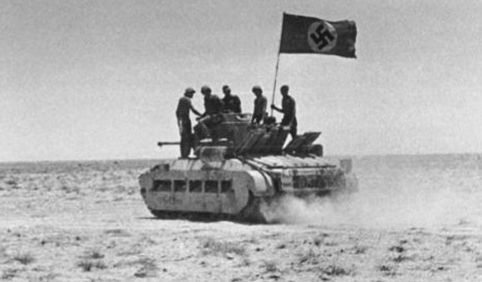 Трофейный английский танк под Тобруком. 21 июня 1942 г. 