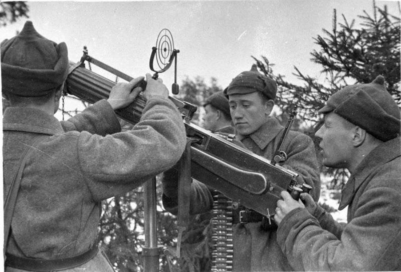 Пулемет «Максим» на зенитной треноге. 1939 г. 
