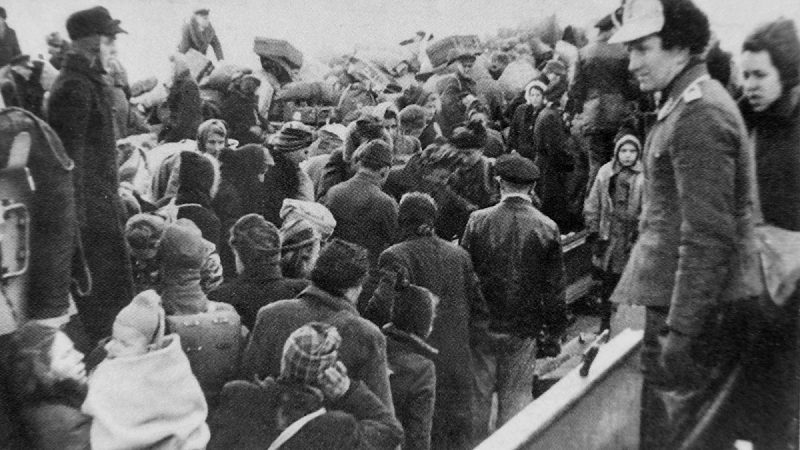 Восточно-прусские беженцы в порту Пиллау. 26 января 1945 г.