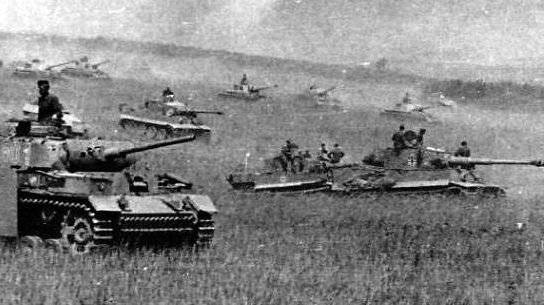 Немецкий танковый клин в атаке. 
