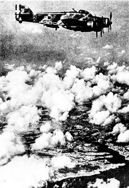 Итальянские бомбардировщики над Мальтой. 1940 г.