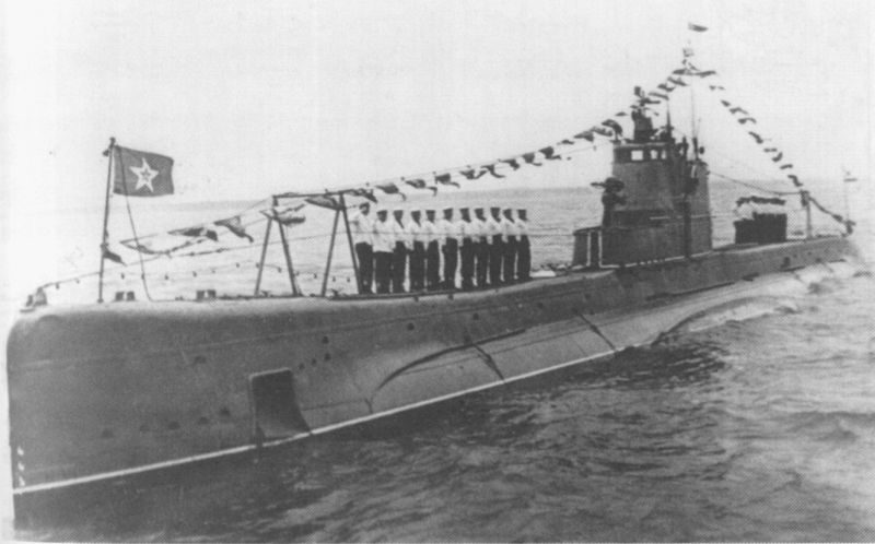 Подлодка Щ-302 «Окунь» во время парада. 1940 г.