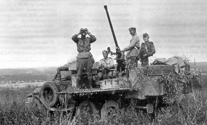 25-мм зенитка на грузовике ГАЗ-ААА. 1940 г. 