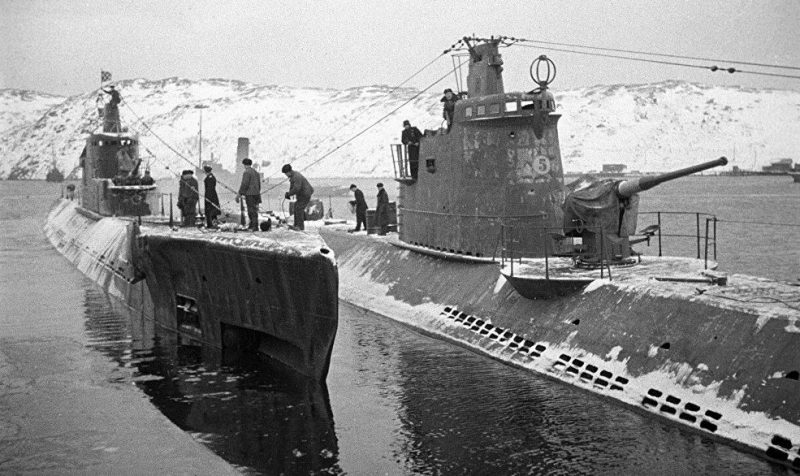 Корабли и подлодки в Полярном. 1941 г.