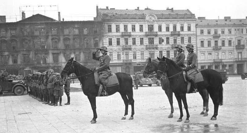 Кавалеристы в Варшаве. Сентябрь 1939 г.