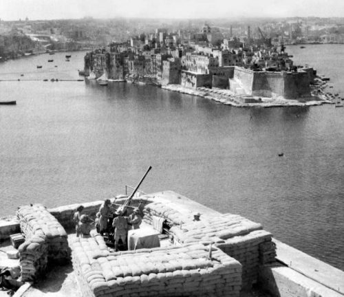 Зенитные орудия на Мальте. 1941 г.