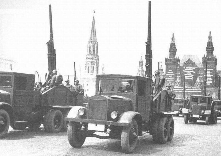 Зенитная пушка 3-К на штатной тумбе в кузове грузового автомобиля ЯГ-10 с усиленным дном. 1940 г. 