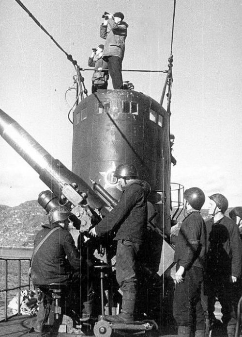 Тренировка расчета 100-мм артиллерийской установки подлодки С-51. 1941 г.