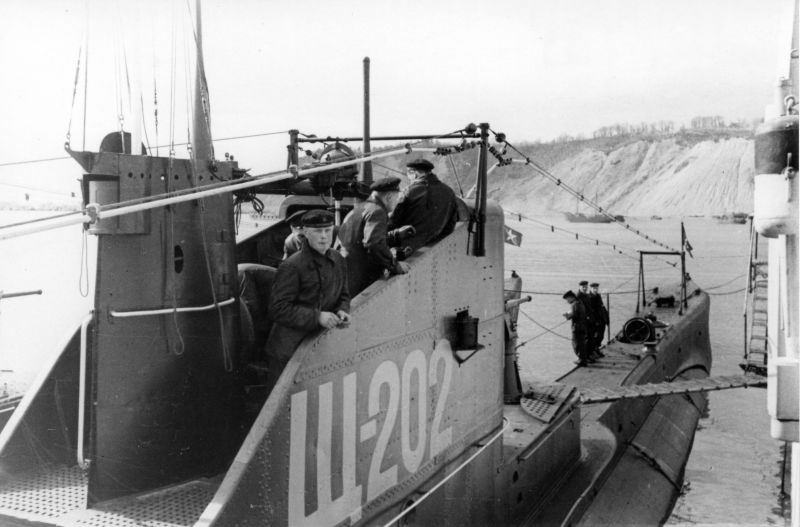 Моряки на мостике подлодки Щ-202. 1940 г.