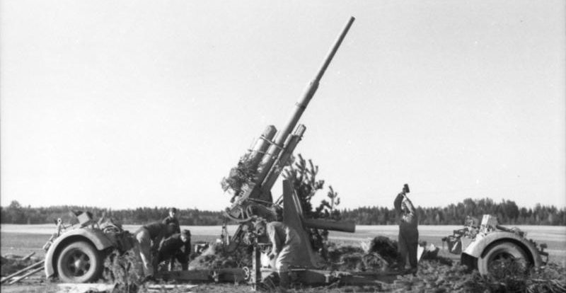 8.8cm Flak 36 в качестве зенитного орудия. 