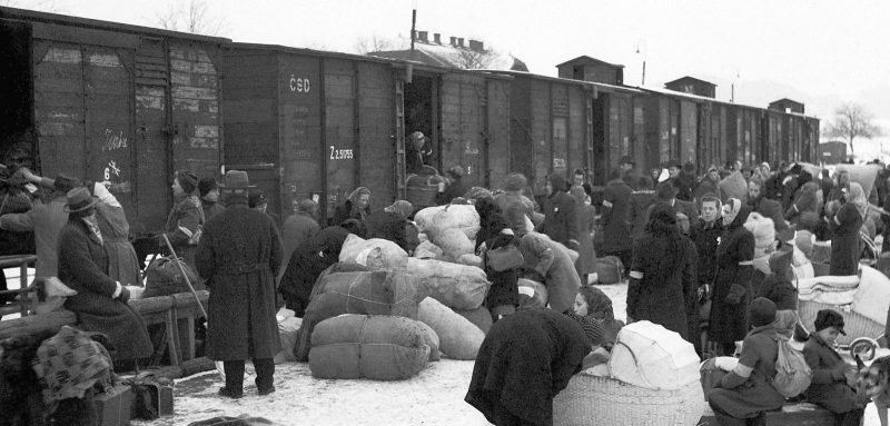 Погрузка депортируемых немцев в Чехословакии. 1945 г.