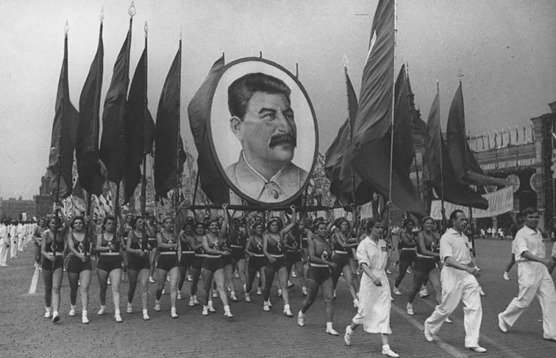 Осовиахимовцы на параде в Москве. 1935 г.