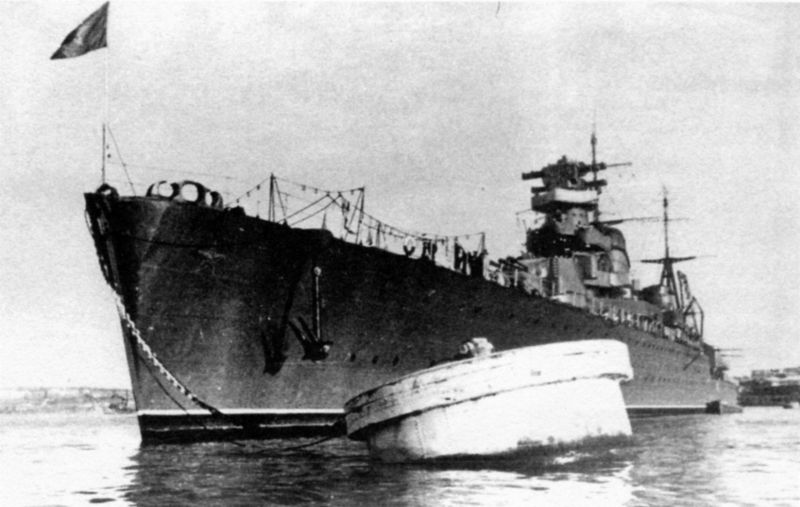 Легкий крейсер «Молотов» на якорной стоянке в Севастополе. 1941 г. 