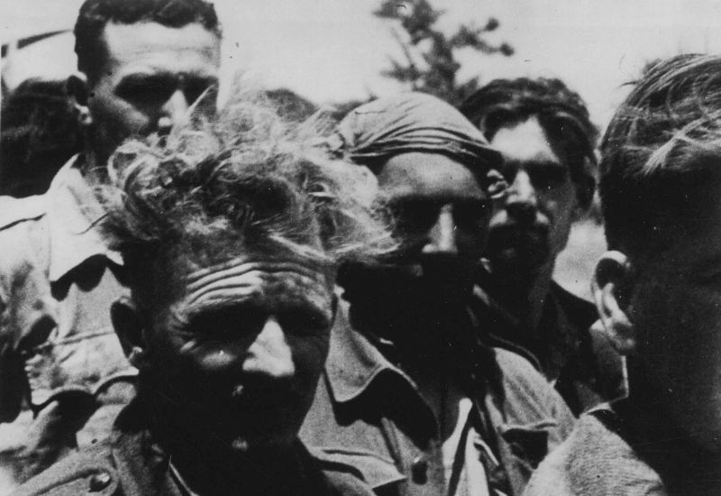 Греческие солдаты, сдавшиеся в плен во время операции «Меркурий». 28 мая 1941 г. 