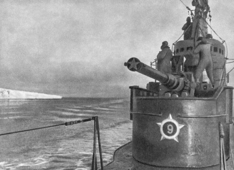 Подводная лодка Северного флота К-21 в Карском море. 1942 г. 
