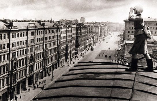 Пост ВНОС на крыше здания в центре Москвы. 1941 г.