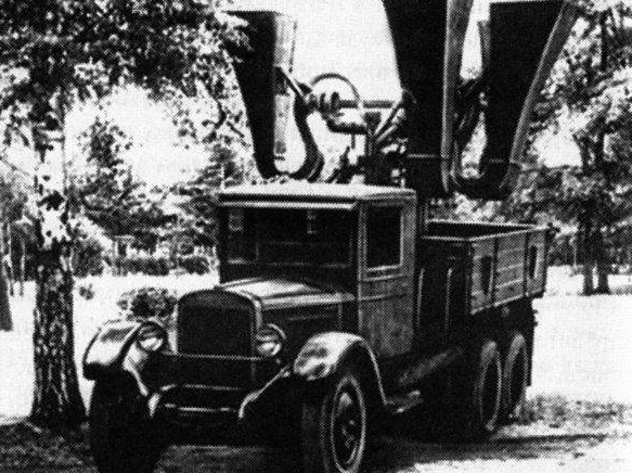 Звукоулавливатель ЗТ-5 в кузове грузовика ЗИС-6. 1941 г. 