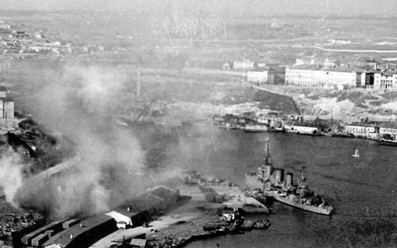 Крейсер «Красный Крым» в Севастополе. 1941 г.