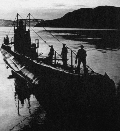 Подлодка Северного флота типа «Щ» в Полярном. 1942 г.