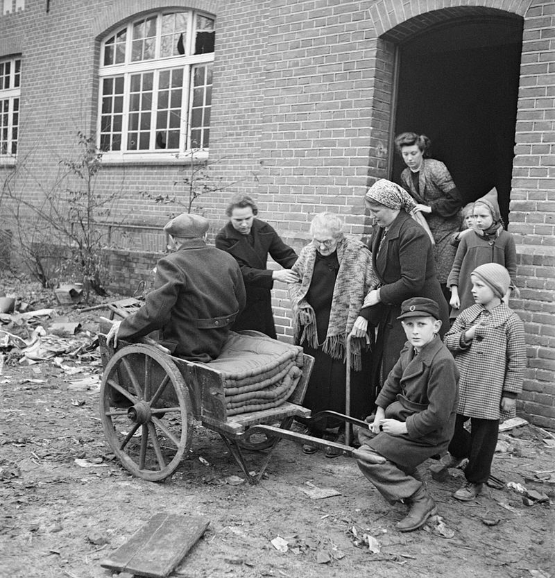 Немецкие беженцы из Клеве. Февраль 1945 г.