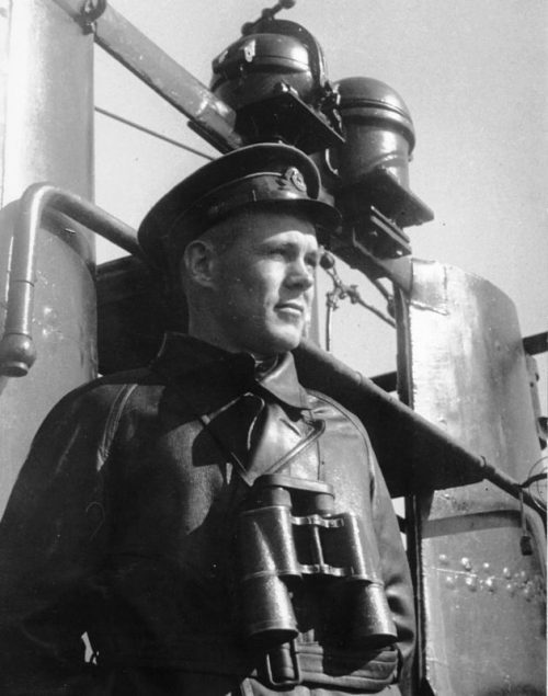 Командир подлодки Северного флота Щ-422 капитан 3-го ранга Федор Видяев. 1942 г.