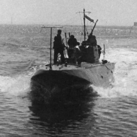 Торпедный катер Балтийского флота типа Г-5 идет на швартовку. 1941 г. 