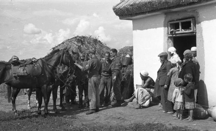 Всадники после форсирования Днепра. Сентябрь 1941 г.