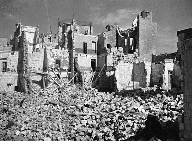 Разрушенные улицы Валетты. Май 1942 г. 