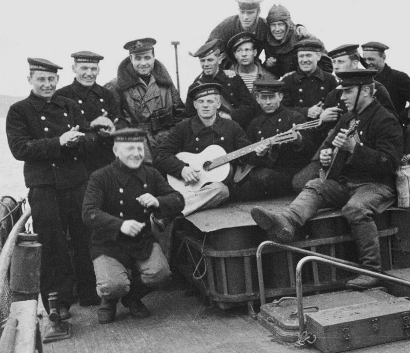 Экипаж катера Северного флота МО-135. 1942 г.