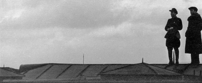 Несение дежурства на крыше дома в Москве. 1941 г.