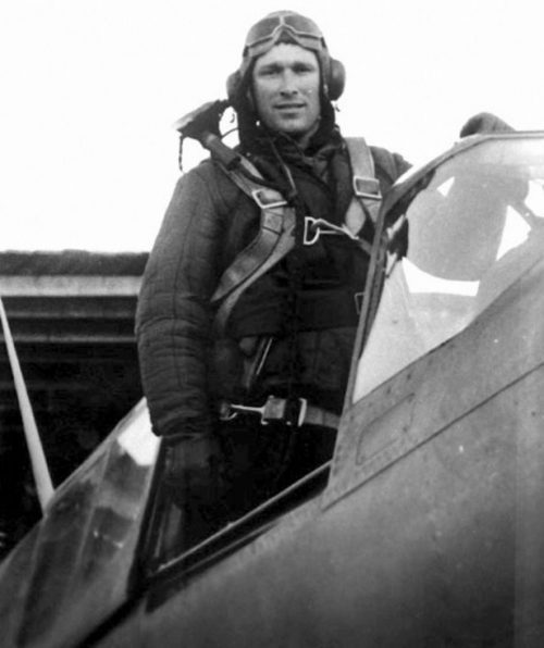 Последнее фото Б.Ф. Сафонова, Героя Советского Союза, командира 2 ГСАП ВВС СФ. 1942 г.