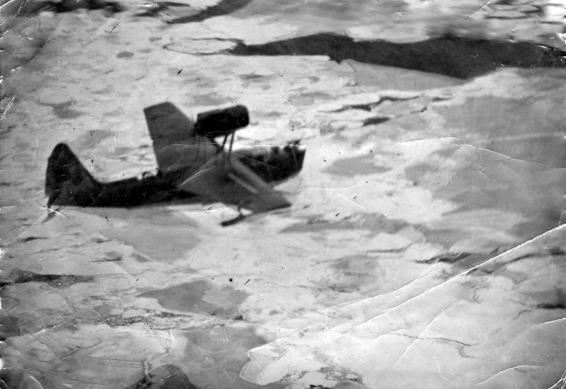 Летающая лодка МБР-2 над ледовыми полями. 1942 г.