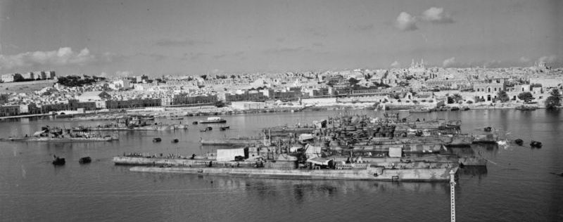 16 итальянских подводных лодок, переведенных в гавань Мальты после подписания перемирия между Союзниками и Италией. Октябрь 1943 г. 