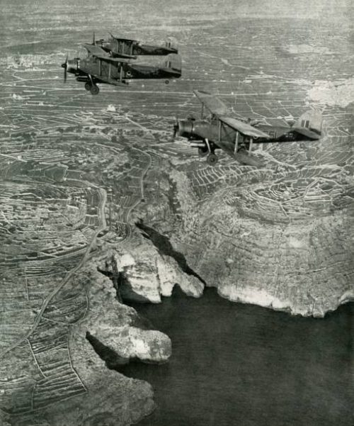 Британские истребители над Мальтой. 1943 г.