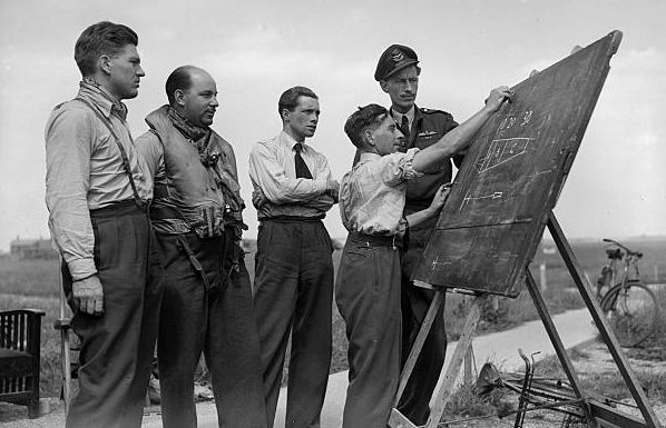 Британские пилоты на Мальте. 1943 г. 
