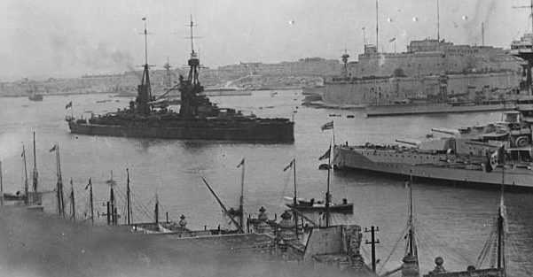 Британские военные корабли в гавани Валлетты. 1944 г. 