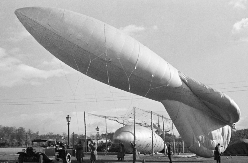 Аэростаты заграждения в Ленинграде. 1942 г.