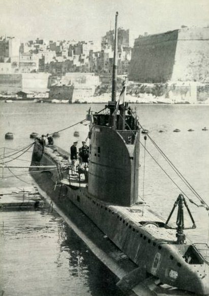 Британская подводная лодка на Мальте. 1945 г. 