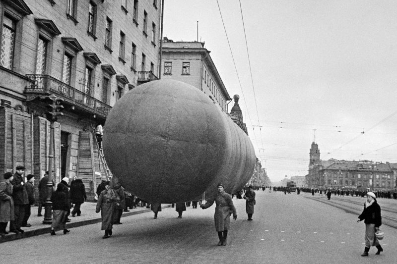 Аэростаты заграждения в Ленинграде. 1942 г.